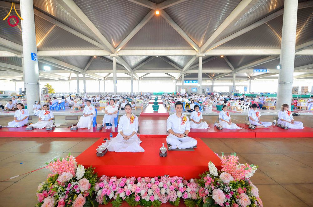 ภาพ No.320760:วันที่ 11 เมษายน พ.ศ.2569 พิธีตักบาตรฉลองสามเณรใหม่ โครงการบรรพชาสามเณรกล้าตะวัน ณ มหารัตนวิหาคด คอร์ 25 ชั้น 2 วัดพระธรรมกาย