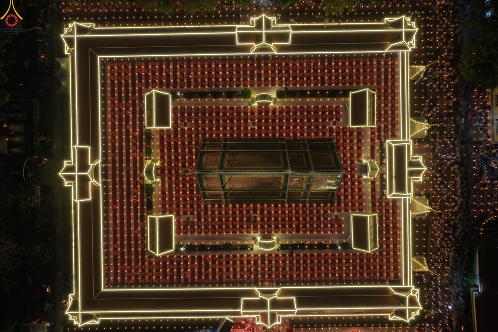 ภาพ No.297172:วันที่ 17 มกราคม พ.ศ. 2569 พิธีจุดประทีปถวายเป็นพุทธบูชา และบูชาธรรมมหาปูชนียาจารย์ (ภาพชุดที่ 2) ณ วัดโบสถ์บน ต.บางคูเวียง จ.นนทบุรี อนุสรณ์สถานลำดับที่ 4 สถานที่เกิดด้วยกายธรรม ในโครงการธรรมยาตรา กตัญญูบูชา มหาปูชนียาจารย์ พระมงคลเทพมุนี(สด จนฺทสโร) พร