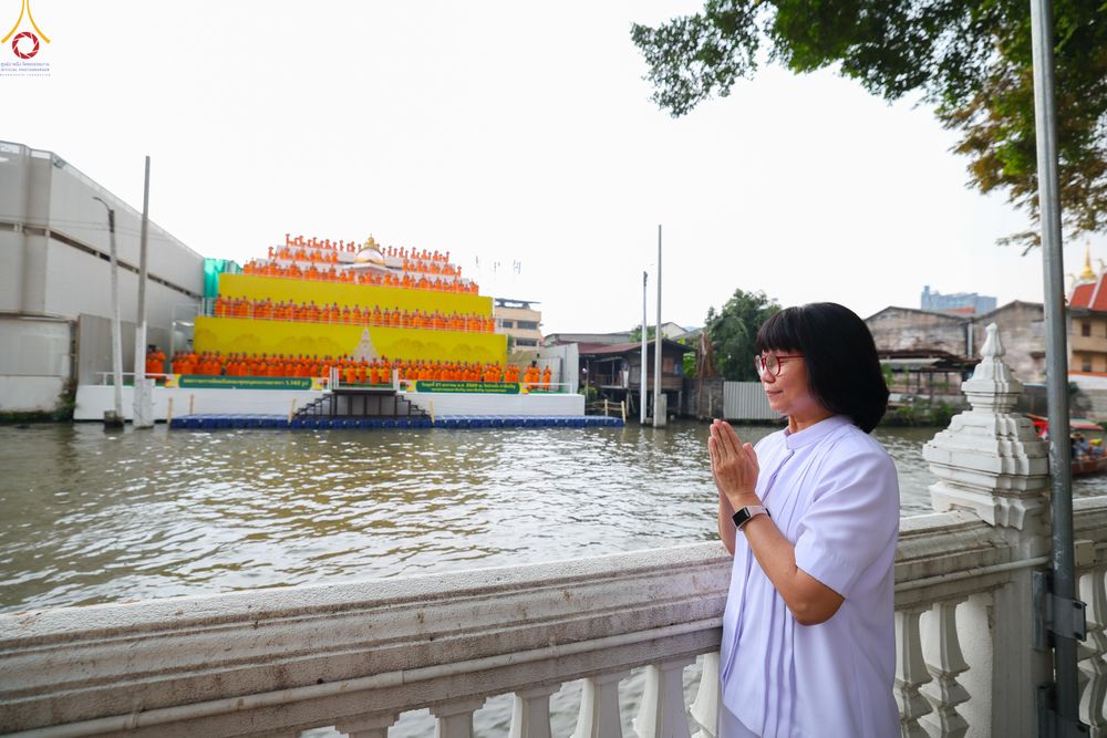 ภาพ No.300088:วันที่ 22 มกราคม พ.ศ.2569 พระธรรมยาตราปฏิบัติธรรม และถ่ายภาพหมู่ประวัติศาสตร์ ณ อาคารธรรมยาตรา กตัญญูบูชามหาปูชนียาจารย์  ตรงข้ามวัดปากน้ำภาษีเจริญ จ.กรุงเทพมหานคร ในโครงการธรรมยาตรา กตัญญูบูชา มหาปูชนียาจารย์ พระมงคลเทพมุนี(สด จนฺทสโร) พระผู้ปราบมาร อนุ