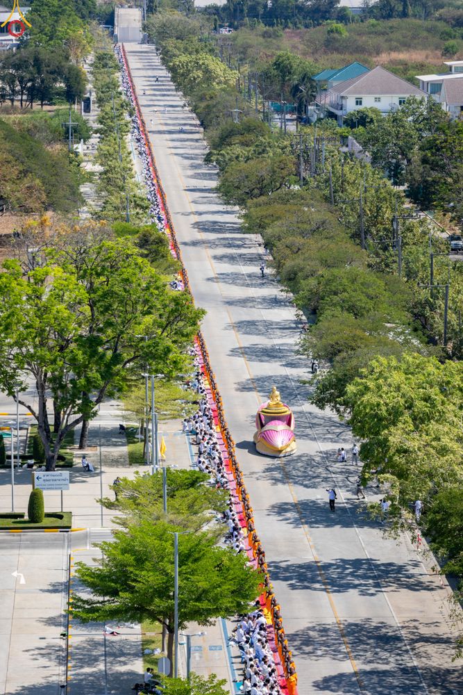 ภาพ No.304581:วันที่ 25 มกราคม พ.ศ. 2569 พิธีต้อนรับพระธรรมยาตรา (ภาพชุดที่ 2) รร.สามัคคีราษฏร์บำรุง-วัดพระธรรมกาย ในโครงการธรรมยาตรา กตัญญูบูชา มหาปูชนียาจารย์ พระมงคลเทพมุนี(สด จนฺทสโร) พระผู้ปราบมาร อนุสรณ์สถาน 7 แห่ง ปีที่ 14