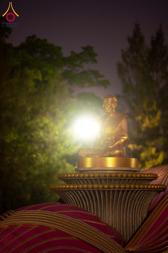 ภาพ No.290585:วันที่ 8 มกราคม พ.ศ. 2569 พระธรรมยาตราปฏิบัติธรรม และถ่ายภาพหมู่ประวัติศาสตร์ ในโครงการธรรมยาตรา กตัญญูบูชามหาปูชนียาจารย์ พระมงคลเทพมุนี(สด จนฺทสโร) พระผู้ปราบมาร อนุสรณ์สถาน 7 แห่ง ปีที่ 14 ณ อนุสรณ์สถานคลองบางนางแท่น อ.สามพราน จ.นครปฐม