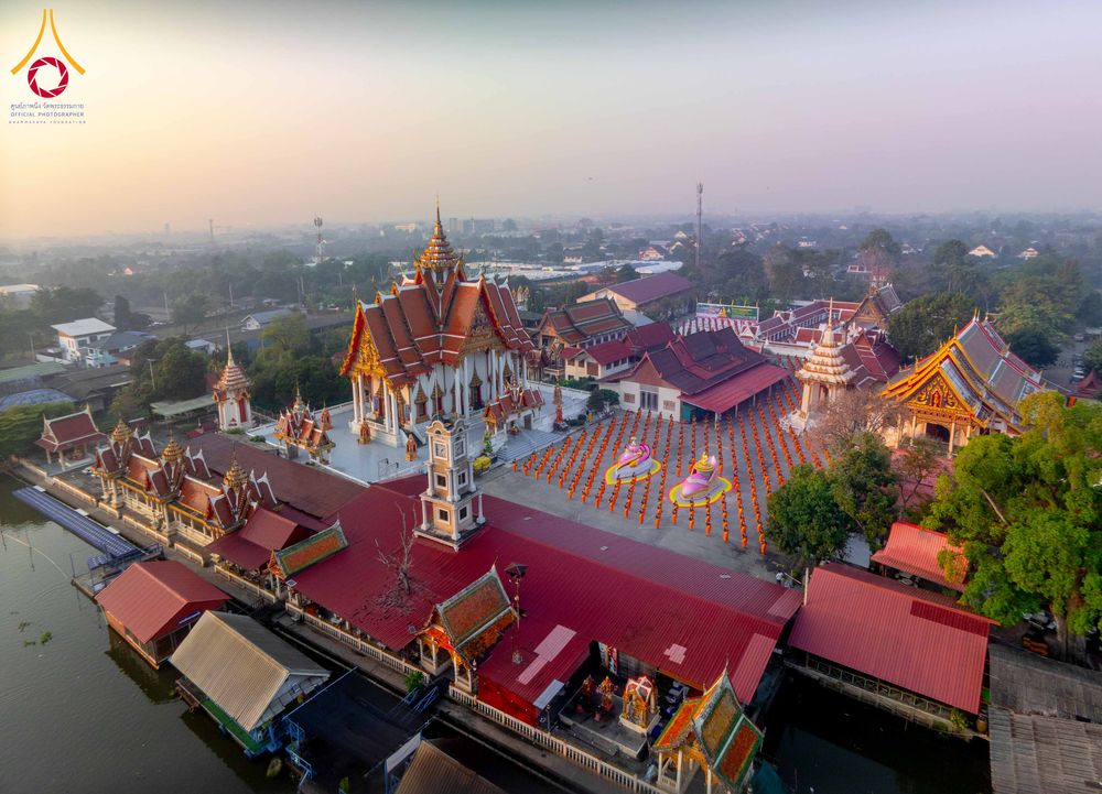 ภาพ No.297401:วันที่ 15 มกราคม พ.ศ.2569 พระธรรมยาตราปฏิบัติธรรมและถ่ายภาพหมู่ประวัติศาสตร์ อนุสรณ์สถานลำดับที่ 4 สถานที่เกิดด้วยกายธรรม  ณ วัดโบสถ์บน ต.บางคูเวียง จ.นนทบุรี ในโครงการธรรมยาตรา กตัญญูบูชา มหาปูชนียาจารย์ พระมงคลเทพมุนี(สด จนฺทสโร) พระผู้ปราบมาร อนุสรณ์ส