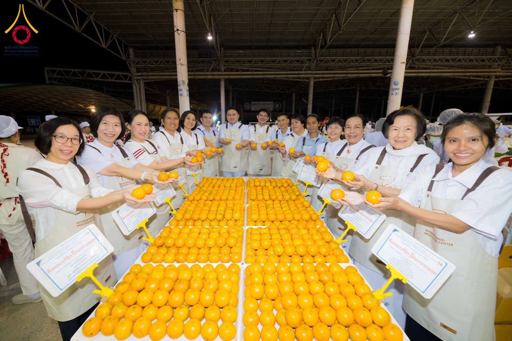 ภาพ No.287242:วันที่ 3 มกราคม พ.ศ.2569 พิธีถวายภัตตาหารเป็นสังฆทาน แด่พระธรรมยาตรา ณ วัดพระธรรมกาย  จังหวัดปทุมธานี ในโครงการธรรมยาตรา กตัญญูบูชา มหาปูชนียาจารย์ พระมงคลเทพมุนี(สด จนฺทสโร) พระผู้ปราบมาร อนุสรณ์สถาน 7 แห่ง ปีที่ 14