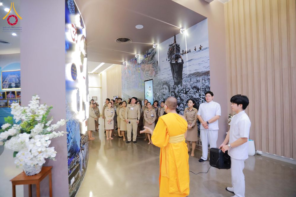 ภาพ No.311562:วันจันทร์ที่ 23 กุมภาพันธ์ พ.ศ. 2569 เปิดโลกทัศน์ผู้บริหารสถานศึกษายุคใหม่ เรียนรู้ต้นแบบการพัฒนาคนผ่านพลัง “บวร–V-Star” ผู้เข้ารับการพัฒนาตามโครงการ สพฐ. ศึกษาดูงานวัดพระธรรมกาย เสริมภาวะผู้นำคุณธรรมสู่การบริหารโรงเรียนอย่างยั่งยืน ณ อาคาร 100 ปี คุณยาย