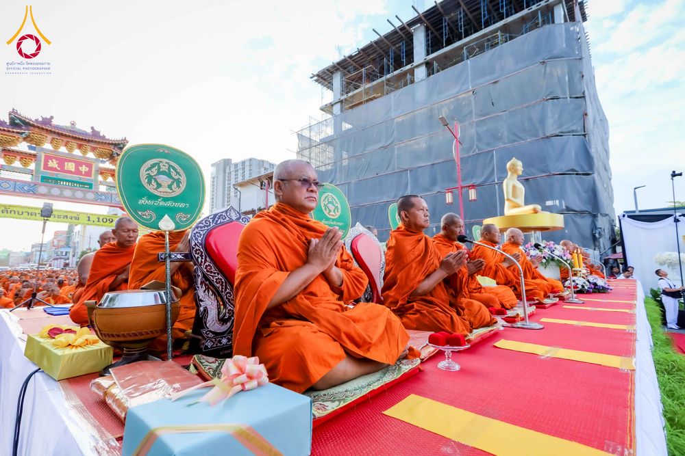 ภาพ No.313928:วันอาทิตย์ที่ 14 มีนาคม พ.ศ. 2569 ทำบุญเมืองหาดใหญ่ตักบาตรพระ 1,109 รูป เติมบุญใหญ่ หลังวิกฤตมหาอุทกภัย ณ ซุ้มประตูไชน่าทาวน์ ถนนศุภสารรังสรรค์ อ.หาดใหญ่ จ.สงขลา