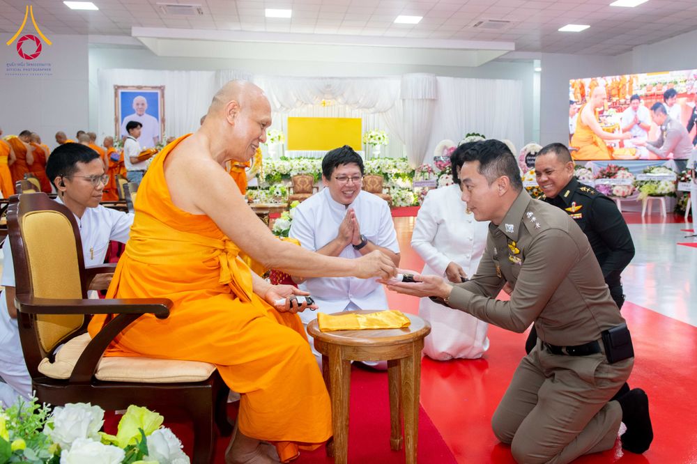 ภาพ No.314593:วันศุกร์ที่ 20 มีนาคม พ.ศ. 2569 พิธีบำเพ็ญกุศล คุณพ่อณรงค์ จินตมากุล โยมบิดา พระครูปลัดรัตนวีรวัฒน์ (รังสฤษดิ์ อิทฺธิจินตโก) ที่ปรึกษาเจ้าคณะจังหวัดปทุมธานี เจ้าอาวาสวัดพระธรรมกาย  ณ ห้องปลูกศรัทธา 2 วัดพระธรรมกาย ปทุมธานี