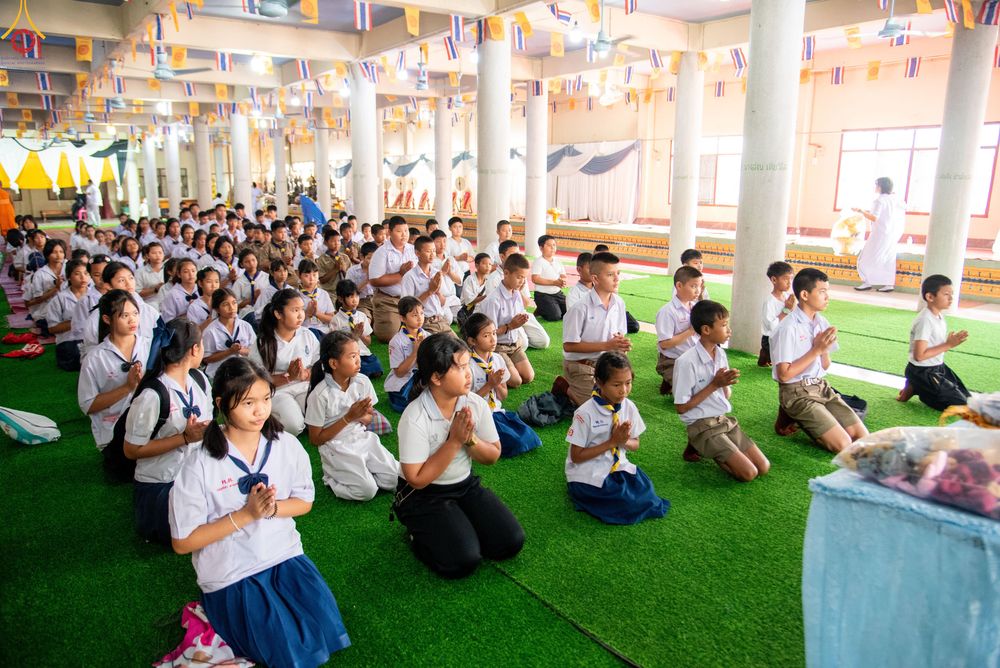 ภาพ No.301301:วันที่ 22 มกราคม พ.ศ. 2569 พิธีทอดผ้าป่าทำนุบำรุงศาสนสถาน ณ วัดใหม่พิบูลย์ผล อ.สองพี่น้อง จ.สุพรรณบุรี ในโครงการธรรมยาตรา กตัญญูบูชา มหาปูชนียาจารย์ พระมงคลเทพมุนี(สด จนฺทสโร) พระผู้ปราบมาร อนุสรณ์สถาน 7 แห่ง ปีที่ 14