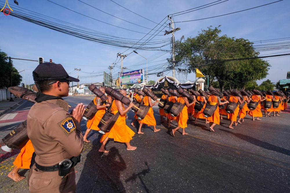 ภาพ No.296309:ภาพเบื้องหลังอาสาสมัครรวมใจ ชุดที่ 2 ในโครงการธรรมยาตรา กตัญญูบูชา มหาปูชนียาจารย์ พระมงคลเทพมุนี(สด จนฺทสโร) พระผู้ปราบมาร อนุสรณ์สถาน 7 แห่ง ปีที่ 14