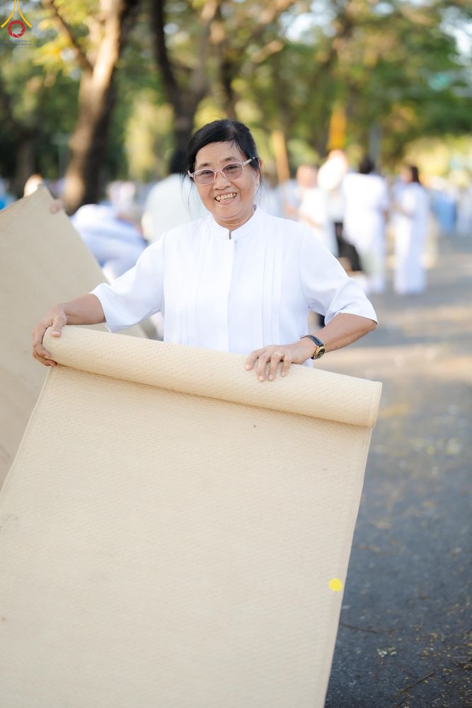 ภาพ No.296084:ภาพเบื้องหลังอาสาสมัครรวมใจ ชุดที่ 1 ในโครงการธรรมยาตรา กตัญญูบูชา มหาปูชนียาจารย์ พระมงคลเทพมุนี(สด จนฺทสโร) พระผู้ปราบมาร อนุสรณ์สถาน 7 แห่ง ปีที่ 14