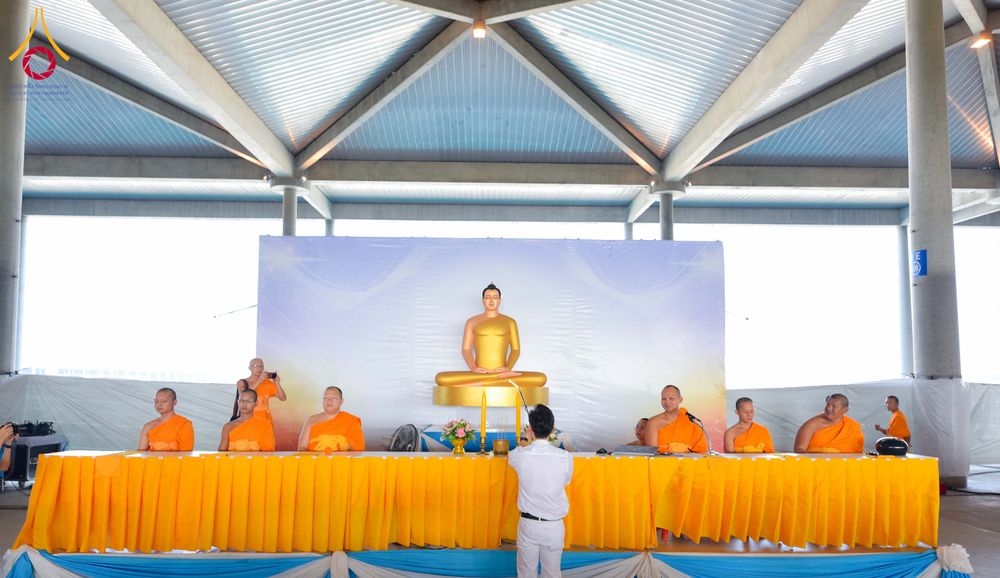 ภาพ No.320702:วันที่ 11 เมษายน พ.ศ.2569 พิธีตักบาตรฉลองสามเณรใหม่ โครงการบรรพชาสามเณรกล้าตะวัน ณ มหารัตนวิหาคด คอร์ 25 ชั้น 2 วัดพระธรรมกาย