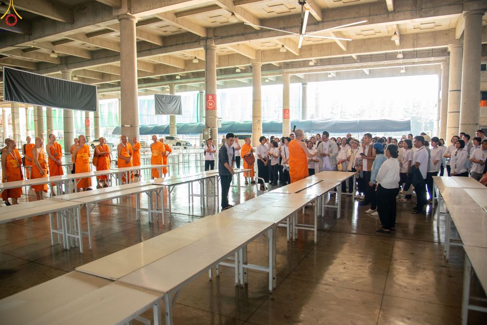 ภาพ No.320013:วันที่ 6 เมษายน พ.ศ.2569 ทีมจัดภัตตาหารประชุมเตรียมงานถวายมหาสังฆทาน 40,000 กว่าวัดทั่วประเทศ บูชาธรรม 82 ปี หลวงพ่อธัมมชโย