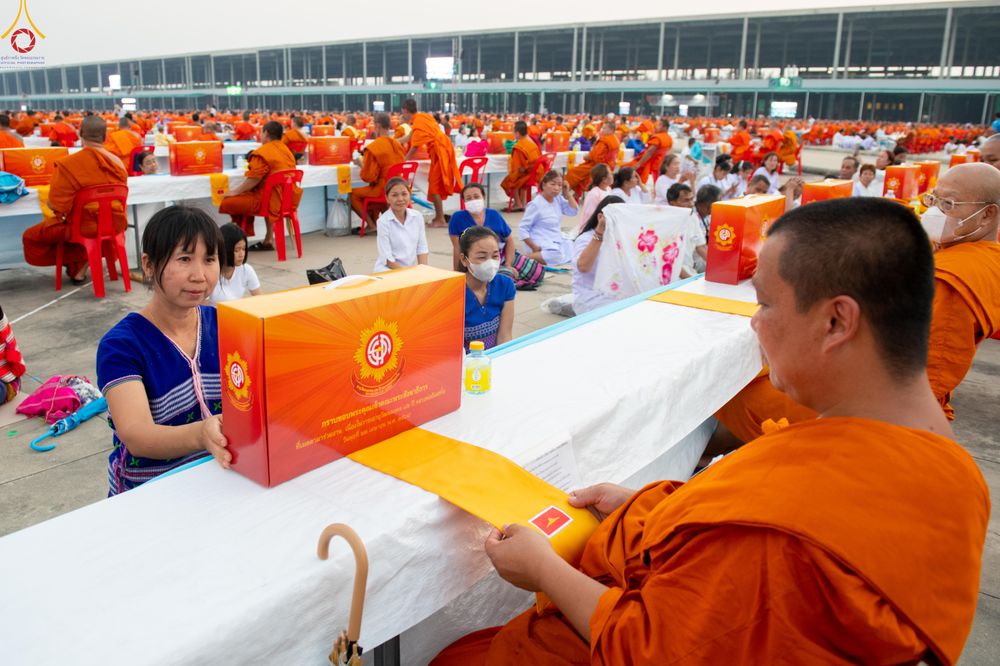 ภาพ No.324747:วันที่ 22 เมษายน พ.ศ.2569 (วันคุ้มครองโลก) บรรยากาศสาธุชน ในงานถวายมหาสังฆทาน 40,000 กว่าวัดทั่วประเทศ ณ ลานธรรม วัดพระธรรมกาย