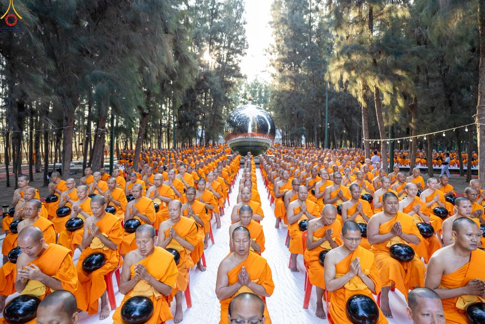 ภาพ No.289294:วันที่ 7 มกราคม พ.ศ. 2569 พิธีตักบาตรพระธรรมยาตรา ณ อนุสรณ์สถานลำดับที่ 1 สถานที่เกิดด้วยรูปกายเนื้อ อนุสรณ์สถานมหาวิหารพระมงคลเทพมุนี (โลตัสแลนด์) อ.สองพี่น้อง จ.สุพรรณบุรี ในโครงการธรรมยาตรา กตัญญูบูชา มหาปูชนียาจารย์ พระมงคลเทพมุนี(สด จนฺทสโร) พระผู้ป