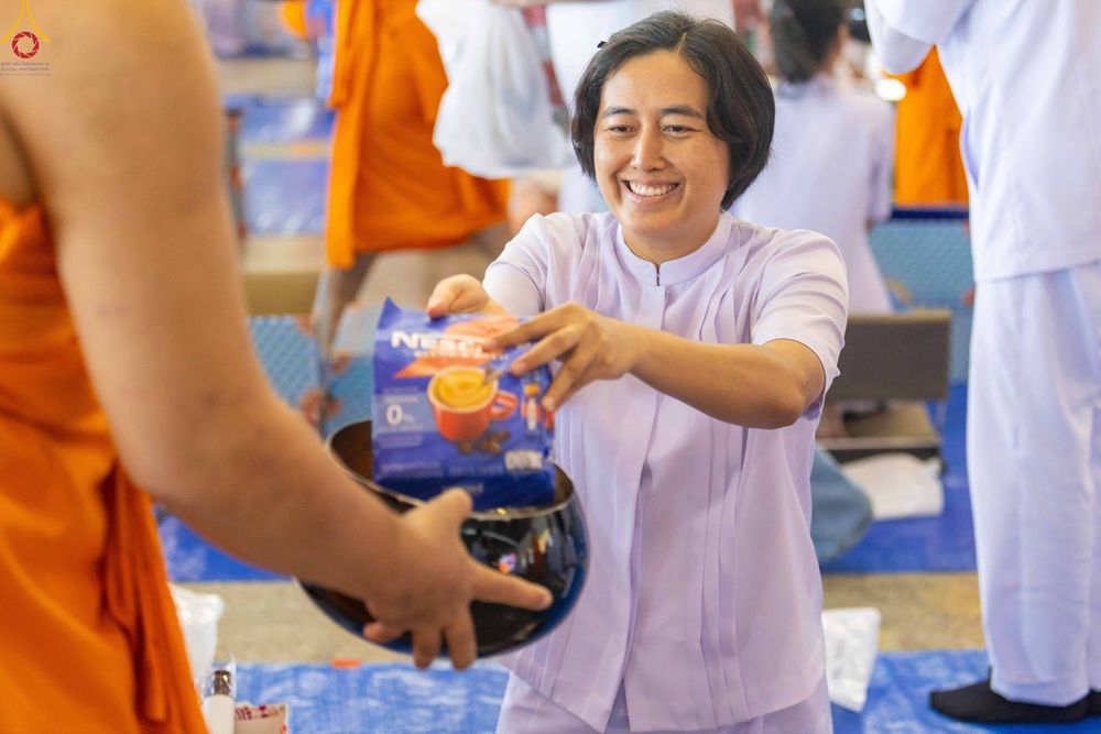ภาพ No.345438:วันพฤหัสบดีที่ 27 สิงหาคม พ.ศ.2569 พิธีตักบาตรในวันธรรมชัย ณ สภาธรรมกายสากล วัดพระธรรมกาย ปทุมธานี