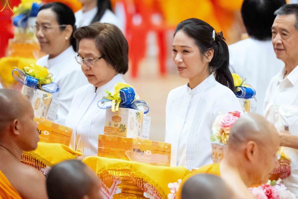 ภาพ No.343676:วันที่ 16 สิงหาคม พ.ศ.2569 พิธีถวายคิลานเภสัช และอุปกรณ์ทางการแพทย์ ณ ห้องแก้วสารพัดนึก2 วัดพระธรรมกาย