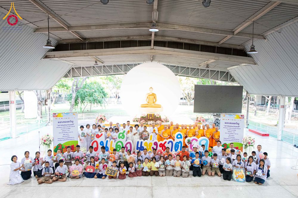 ภาพ No.291050:วันจันทร์ที่ 5 มกราคม พ.ศ. 2569  วัดพระธรรมกาย มูลนิธิธรรมกาย  จัดพิธีมอบของขวัญสนับสนุนการจัดกิจกรรมงานวันเด็กแห่งชาติ ประจำปี พ.ศ. 2569 ให้แก่องค์กรภาคีเครือข่ายกว่า 200 องค์กร ณ วัดพระธรรมกาย อ.คลองหลวง จ.ปทุมธานี