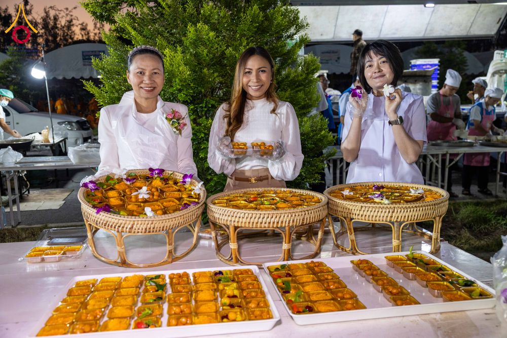 ภาพ No.288795:วันที่ 6 มกราคม พ.ศ. 2569 พิธีถวายภัตตาหารเป็นสังฆทาน แด่พระธรรมยาตรา ในโครงการธรรมยาตรา กตัญญูบูชา มหาปูชนียาจารย์ พระมงคลเทพมุนี(สด จนฺทสโร) พระผู้ปราบมาร อนุสรณ์สถาน 7 แห่ง ปีที่ 14 ณ อนุสรณ์สถานมหาวิหารพระมงคลเทพมุนี (โลตัสแลนด์) อ.สองพี่น้อง จ.สุพรร