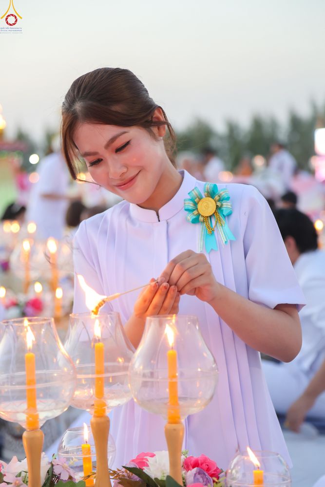 ภาพ No.302348:วันที่ 23 มกราคม พ.ศ. 2569 พิธีจุดประทีปธรรมถวายเป็นพุทธบูชา (ภาพชุดที่ 2) และบูชาธรรมมหาปูชนียาจารย์  ณ อนุสรณ์สถานลำดับที่ 5 สถานที่เผยแผ่วิชชาธรรมกายครั้งแรก อนุสรณ์สถานบางปลา วัดบางปลา อำเภอบางเลน จังหวัดนครปฐม ในโครงการธรรมยาตรา กตัญญูบูชา มหาปูชนีย