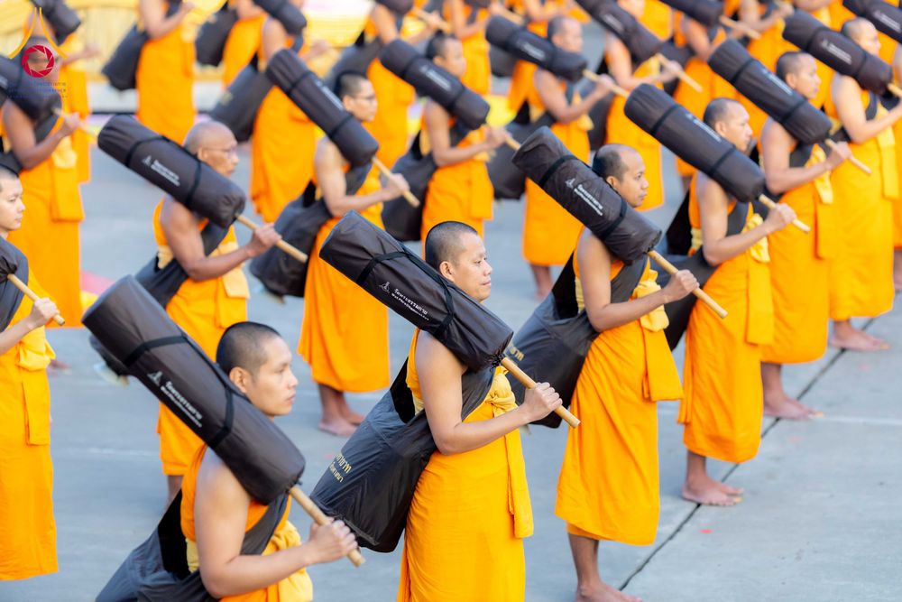 ภาพ No.297388:วันที่ 15 มกราคม พ.ศ.2569 พระธรรมยาตราปฏิบัติธรรมและถ่ายภาพหมู่ประวัติศาสตร์ อนุสรณ์สถานลำดับที่ 4 สถานที่เกิดด้วยกายธรรม  ณ วัดโบสถ์บน ต.บางคูเวียง จ.นนทบุรี ในโครงการธรรมยาตรา กตัญญูบูชา มหาปูชนียาจารย์ พระมงคลเทพมุนี(สด จนฺทสโร) พระผู้ปราบมาร อนุสรณ์ส