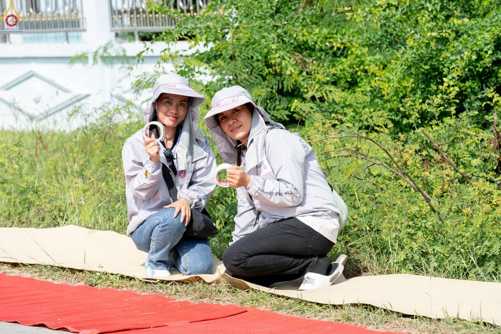 ภาพ No.296228:ภาพเบื้องหลังอาสาสมัครรวมใจ ชุดที่ 2 ในโครงการธรรมยาตรา กตัญญูบูชา มหาปูชนียาจารย์ พระมงคลเทพมุนี(สด จนฺทสโร) พระผู้ปราบมาร อนุสรณ์สถาน 7 แห่ง ปีที่ 14