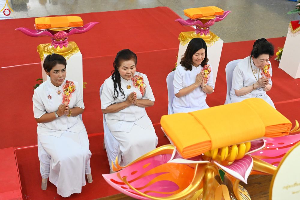 ภาพ No.283201:วันอาทิตย์ที่ 26 ตุลาคม พุทธศักราช 2568 พิธีทอดกฐินสามัคคี กตัญญูบูชาธรรมมหาปูชนียาจารย์ และโครงการกฐินทั่วไทย 30,000 วัด บูชาธรรม 81 ปีหลวงพ่อธัมมชโย  ณ ศูนย์อบรมเยาวชนอุตรดิตถ์