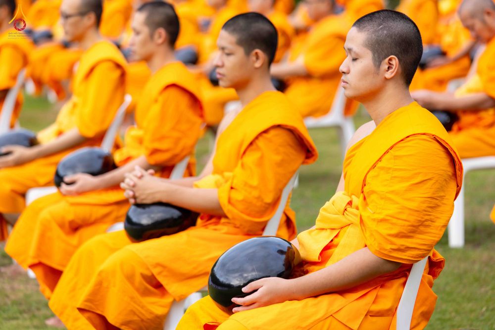 ภาพ No.340964:วันที่ 26 กรกฎาคม พ.ศ. 2569 โครงการพัฒนาคุณธรรม จริยธรรม สำหรับนักเรียนนายสิบตำรวจ (นสต.) รุ่นที่ 17 ศูนย์ฝึกอบรมตำรวจภูธรภาค 1 ได้จัดกิจกรรม ตักบาตรเพื่อน้อมอุทิศถวายเพื่อเป็นพระราชกุศลฯ  และปฏิบัติธรรม ติวธรรมมะ ณ ศูนย์ปฏิบัติธรรมเวิล์ดพีช วัลเล่ย์ (Wo