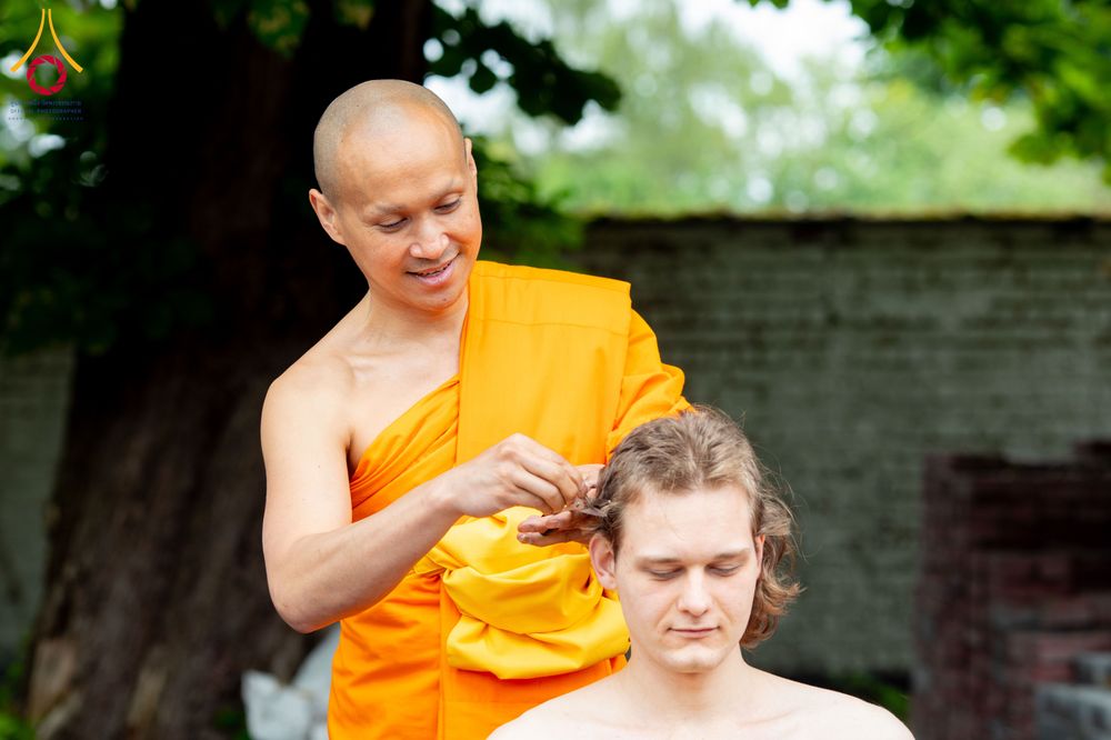 ภาพ No.336686:วันศุกร์ที่ 12 มิถุนายน พ.ศ. 2569 พิธีตัดปอยผมและพิธีปลงผมนาคธรรมทายาท  ภาคพื้นยุโรป รุ่นที่ 11   ณ วัดพระธรรมกายเบลเยียม ประเทศเบลเยียม