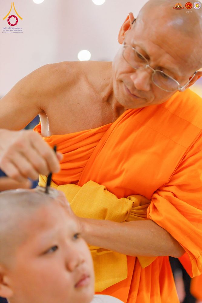 ภาพ No.284494:วันพุธที่ 17  ธันวาคม พ.ศ.2568  พิธีปลงผมนาคธรรมทายาท  โครงการบรรพชาสามเณรและบวชอุบาสิกาแก้ว  ณ วิทยาลัยศรีวิจายา (Sekolah Tinggi Agama Buddha Negeri Sriwijaya) เมืองตังเกอรัง จังหวัดบันเตน ประเทศอินโดนีเซีย