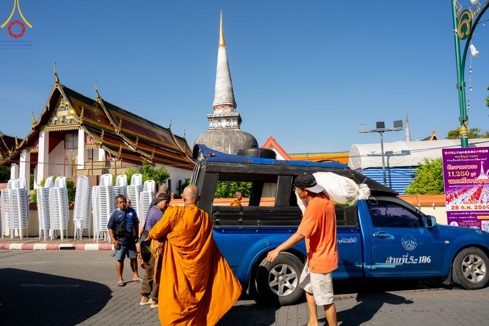 ภาพ No.311266:วันเสาร์ที่ 28 กุมภาพันธ์ พ.ศ. 2569 พิธีตักบาตรพระมหากุศล 11,250 รูป เฉลิมฉลอง 1,250 ปีศรีธรรมราชเจดีย์ สู่มรดกโลก ณ ถนนราชดำเนิน บริเวณหน้าวัดพระมหาธาตุวรมหาวิหาร อ.เมือง จ.นครศรีธรรมราช