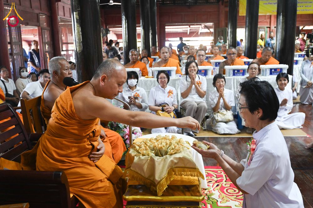 ภาพ No.303408:วันที่ 23 มกราคม พ.ศ. 2569 พิธีเจริญพุทธมนต์ปฏิบัติธรรม มอบทุนการศึกษา  ถวายสังฆทาน 109 วัด เพื่อถวายเป็นพุทธบูชา เพื่อขับเคลื่อนโครงการหมู่บ้านรักษาศีล 5 โดยคณะสงฆ์จังหวัดนครปฐม คณะศิษยานุศิษย์วัดพระธรรมกาย โครงการธรรมยาตรา ปีที่ 14 ณ วัดบางปลา อำเภอบาง