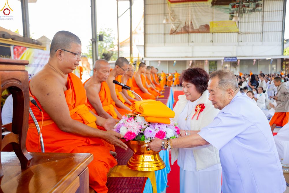 ภาพ No.293328:วันที่ 12 มกราคม พ.ศ. 2569 พิธีทอดผ้าป่าทำนุบำรุงศาสนสถาน ณ วัดพรสวรรค์ อ.สองพี่น้อง จ.สุพรรณบุรี ในโครงการธรรมยาตรา กตัญญูบูชา มหาปูชนียาจารย์ พระมงคลเทพมุนี(สด จนฺทสโร) พระผู้ปราบมาร อนุสรณ์สถาน 7 แห่ง ปีที่ 14