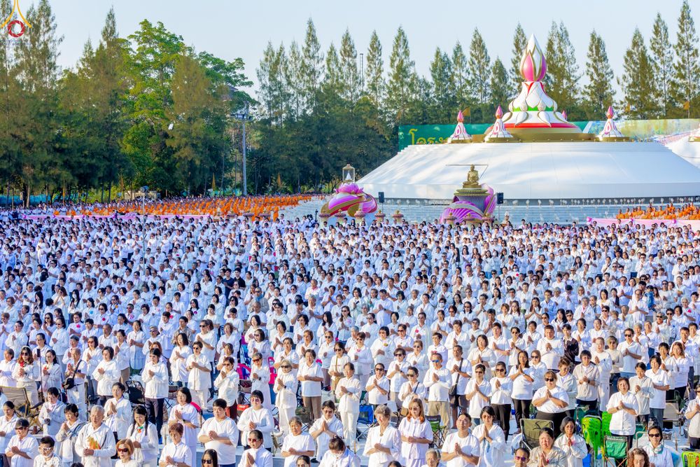 ภาพ No.291950:วันที่ 10 มกราคม พ.ศ. 2569 พิธีจุดประทีปถวายเป็นพุทธบูชา และบูชาธรรมมหาปูชนียาจารย์  ณ อนุสรณ์สถานคลองบางนางแท่น อ.สามพราน จ.นครปฐม ในโครงการธรรมยาตรา กตัญญูบูชา มหาปูชนียาจารย์ พระมงคลเทพมุนี(สด จนฺทสโร) พระผู้ปราบมาร อนุสรณ์สถาน 7 แห่ง ปีที่ 14