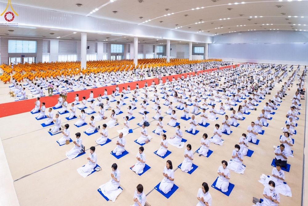 ภาพ No.146127:วันมหารำลึก ครั้งที่ 34 พิธีร่วมรำลึกถึงนักสร้างบารมีที่ล่วงลับไปแล้ว , พิธีสวดพระพุทธมนต์ ณ ห้องแก้วสารพัดนึก 1 วัดพระธรรมกาย วันเสาร์ที่ 27 กรกฎาคม พ.ศ. 2567