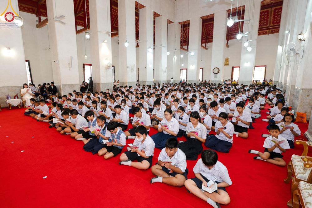 ภาพ No.184938:กิจกรรมวันรวมพลังเด็กดี V-Star ผู้นำฟื้นฟูศีลธรรมโลก กรุงเทพมหานคร ณ วัดมหาธาตุยุวราชรังสฤษฎิ์ราชวรมหาวิหาร กรุงเทพมหานคร ในวันที่ 13 ธันวาคม พ.ศ. 2567