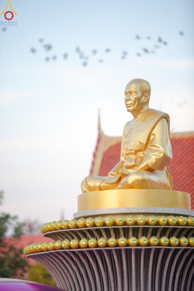 ภาพ No.194216:พระธรรมยาตราปฏิบัติธรรม และถ่ายภาพหมู่ประวัติศาสตร์ ณ วัดสองพี่น้อง ต.ต้นตาล อ.สองพี่น้อง จ.สุพรรณบุรี ในโครงการธรรมยาตรา กตัญญูบูชา มหาปูชนียาจารย์ พระมงคลเทพมุนี(สด จนฺทสโร) พระผู้ปราบมาร อนุสรณ์สถาน 7 แห่ง ปีที่ 13 วันที่ 12 มกราคม พ.ศ. 2568