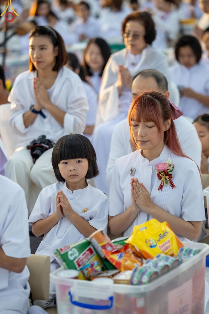ภาพ No.187772:พิธีตักบาตรฉลองพระใหม่ ต้อนรับพุทธศักราช 2568 ณ ลานธรรมพระมหาธรรมกายเจดีย์ วัดพระธรรมกาย จ.ปทุมธานี วันที่ 1 มกราคม พ.ศ. 2568