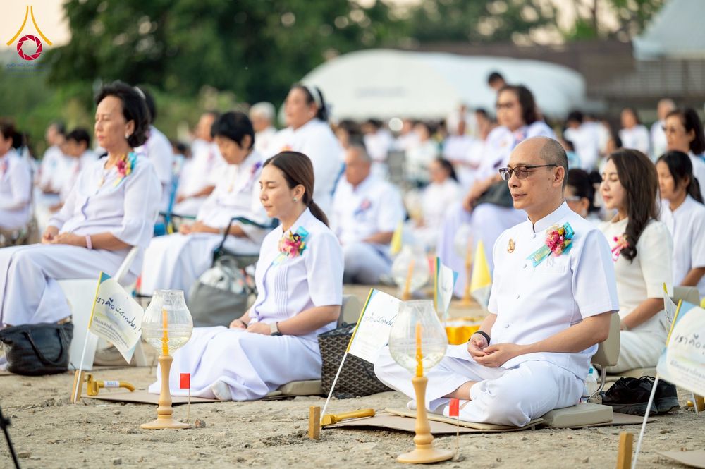 ภาพ No.275123:วันอาทิตย์ที่ 30 พฤศจิกายน พ.ศ. 2568 พิธีตอกเสาเข็ม "สร้างองค์พระเจดีย์เพื่อสร้างสันติภาพโลก" ต้นสุดท้าย ณ ศูนย์ปฏิบัติธรรมระยอง (บ้านช่องลม)