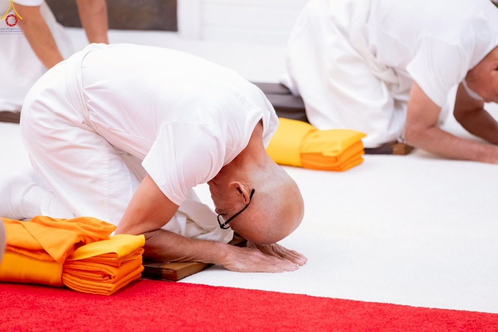 ภาพ No.252274:วันที่ 4-5 ตุลาคม พ.ศ. 2568  วัดพระธรรมกายแคลิฟอร์เนีย ประเทศสหรัฐอเมริกา ได้จัดพิธีตัดปอยผม โดยคณะสงฆ์ ญาติ ๆ และสาธุชน ให้กับนาคธรรมทายาท 8 ท่าน และได้จัดพิธีบรรพชา-อุปสมบท ฉลองพิธีทอดกฐินบรมจักรพรรดิ สร้างอุโบสถ 82 ปี บูชาธรรมหลวงพ่อธัมมชโย