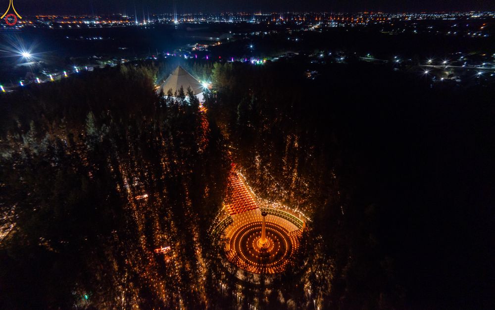 ภาพ No.289142:วันที่ 6 มกราคม พ.ศ. 2569 พิธีจุดประทีปถวายเป็นพุทธบูชา และบูชาธรรมมหาปูชนียาจารย์ ณ อนุสรณ์สถานมหาวิหารพระมงคลเทพมุนี (โลตัสแลนด์) อ.สองพี่น้อง จ.สุพรรณบุรี ในโครงการธรรมยาตรา กตัญญูบูชา มหาปูชนียาจารย์ พระมงคลเทพมุนี(สด จนฺทสโร) พระผู้ปราบมาร อนุสรณ์สถ