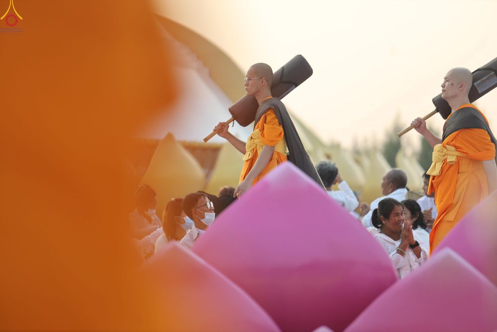 ภาพ No.299526:วันที่ 18 มกราคม พ.ศ. 2569 พิธีต้อนรับพระธรรมยาตรา (ภาพชุดที่ 2) ณ อนุสรณ์สถานลำดับที่ 5  สถานที่เผยแผ่วิชชาธรรมกายครั้งแรก อนุสรณ์สถานบางปลา วัดบางปลา อำเภอบางเลน จังหวัดนครปฐม ในโครงการธรรมยาตรา กตัญญูบูชา มหาปูชนียาจารย์ พระมงคลเทพมุนี(สด จนฺทสโร) พระ