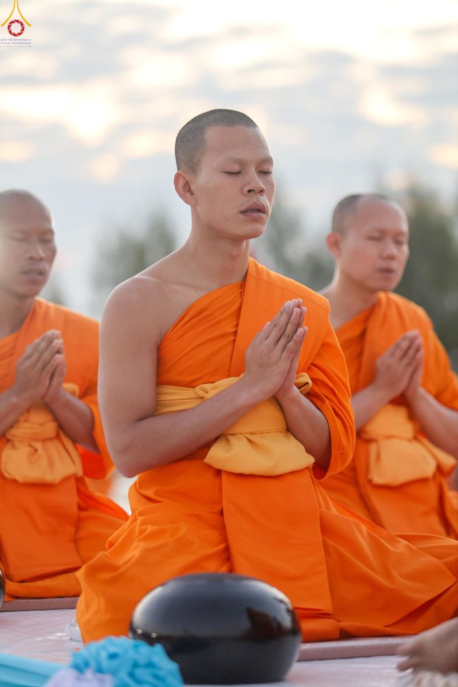 ภาพ No.302442:วันที่ 24 มกราคม พ.ศ. 2569 พิธีตักบาตรพระธรรมยาตรา ณ อนุสรณ์สถานลำดับที่ 5 สถานที่เผยแผ่วิชชาธรรมกายครั้งแรก อนุสรณ์สถานบางปลา วัดบางปลา อำเภอบางเลน จังหวัดนครปฐม ในโครงการธรรมยาตรา กตัญญูบูชา มหาปูชนียาจารย์ พระมงคลเทพมุนี(สด จนฺทสโร) พระผู้ปราบมาร อนุส