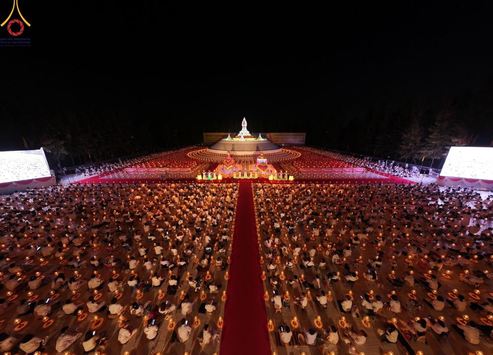 ภาพ No.192806:พิธีจุดประทีปถวายเป็นพุทธบูชา และบูชาธรรมมหาปูชนียาจารย์ ณ อนุสรณ์สถานคลองบางนางแท่น อ.สามพราน จ.นครปฐม ในโครงการธรรมยาตรา กตัญญูบูชา มหาปูชนียาจารย์ พระมงคลเทพมุนี(สด จนฺทสโร) พระผู้ปราบมาร อนุสรณ์สถาน 7 แห่ง ปีที่ 13 วันที่ 10 มกราคม พ.ศ. 2568