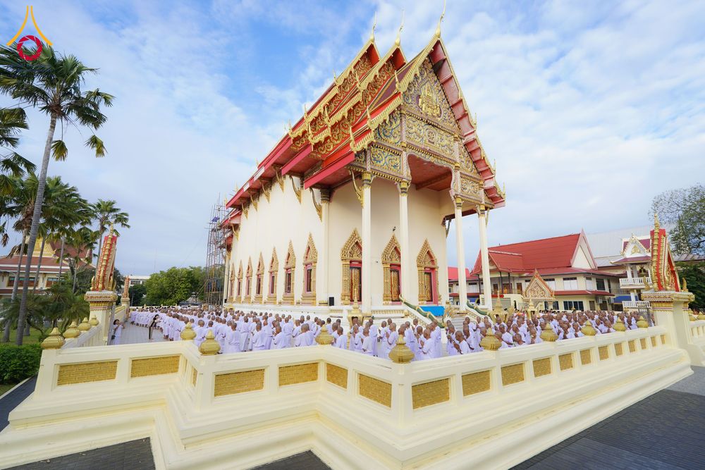 ภาพ No.278558:วันอาทิตย์ที่ 14 ธันวาคม พ.ศ.2568  พิธีเวียนประทักษิณ พิธีวันทาสีมาพระประธาน โครงการบวชบูชาธรรมมหาปูชนียาจารย์ ของศูนย์ปฏิบัติธรรมบุรีรัมย์ ณ วัดกลาง พระอารามหลวง จังหวัดบุรีรัมย์