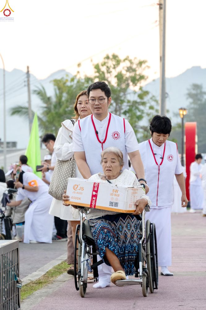 ภาพ No.282481:วันที่ 19 -20 ธันวาคม พ.ศ.2568 เบื้องหลังความสำเร็จ ของการจัดงานตักบาตร พระ 10,000 รูป Skywalk กาญจนบุรี