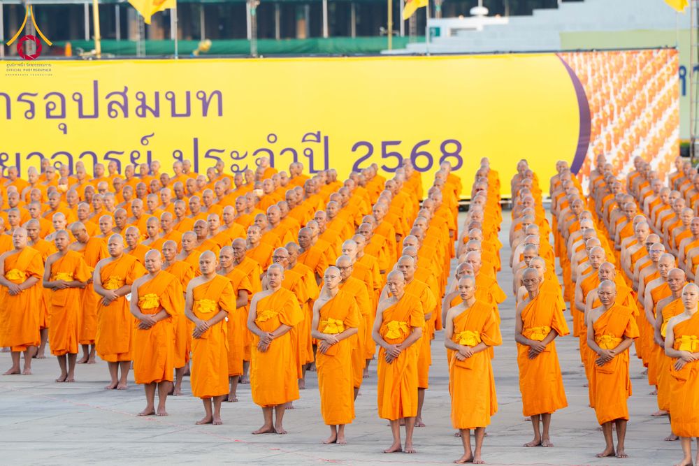 ภาพ No.285215:วันจันทร์ที่ 15 ธันวาคม พ.ศ.2568  บันทึกภาพหมู่ประวัติศาสตร์ โครงการบรรพชาอุปสมบทหมู่  รุ่นบูชาธรรมมหาปูชนียาจารย์ ประจำปี 2568 ณ ลานธรรมมหาธรรมกายเจดีย์ วัดพระธรรมกาย