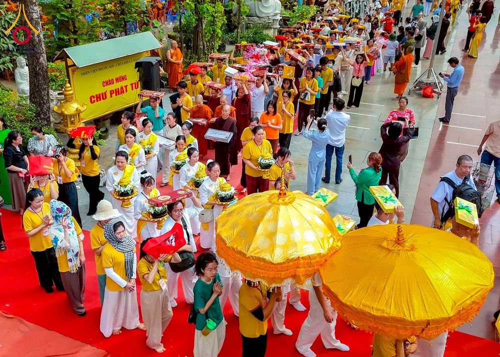 ภาพ No.274084:วันที่ 23 พฤศจิกายน พ.ศ. 2568 ประธานมูลนิธิธรรมกาย ถวายปัจจัยสมทบกฐินแด่ วัดเทียนเวียนเฟื้อกเซิน ศูนย์วิปัสสนาที่มีชื่อเสียง มากกว่า 50 ปีในเวียดนาม