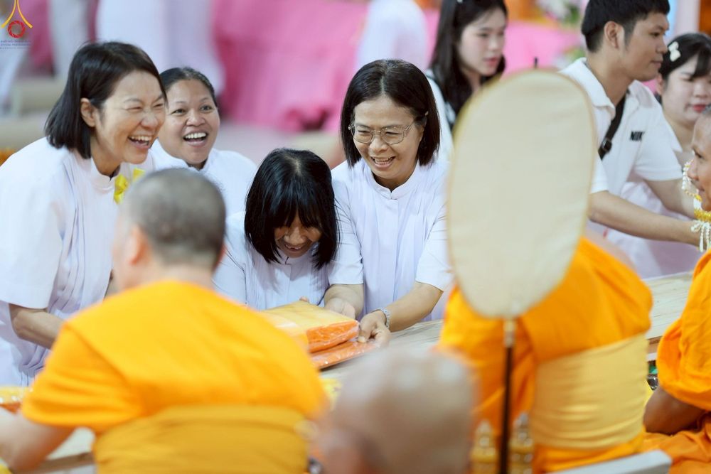 ภาพ No.272248:วันเสาร์ที่ 1 พฤศจิกายน พ.ศ. 2568 พิธีทอดกฐินสามัคคี สร้างกุฏิหมู่สามเณร ณ ศูนย์ปฏิบัติธรรมเบญจธรรม ปทุมธานี  ต.บ้านปทุม อ.สามโคก จ.ปทุมธานี