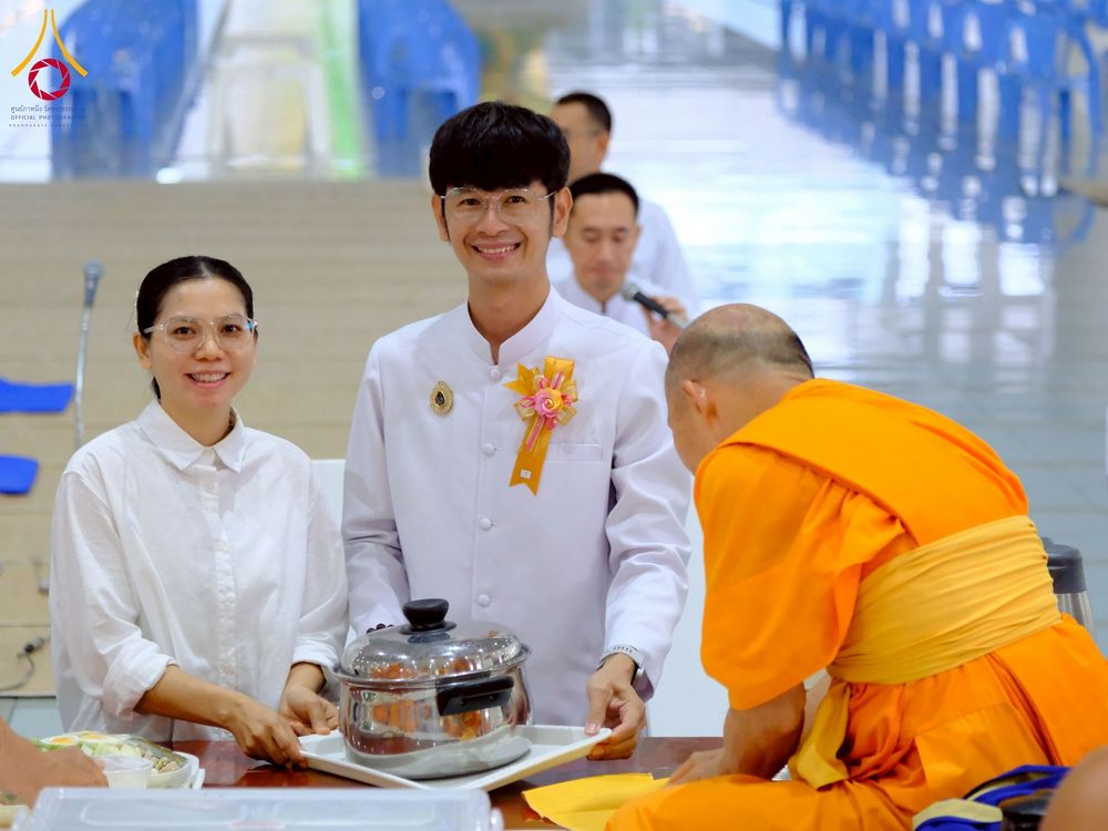 ภาพ No.262653:วันที่ 18,25 ตุลาคม พ.ศ. 2568 พิธีถวายภัตตาหารเมนูสวรรค์ เพื่อการบรรลุธรรม ณ หอฉันคุณยายอาจารย์ฯ วัดพระธรรมกาย