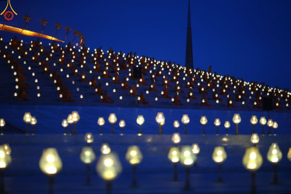 ภาพ No.279207:พิธีจุดวิสาขประทีป พิธีเวียนประทักษิณ ในวันวิสาขบูชา พุธที่ 22 พฤษภาคม พ.ศ. 2567 ( วันพระขึ้น 15 ค่ำ เดือน 6 ) ณ ลานธรรม พระมหาธรรมกายเจดีย์ วัดพระธรรมกาย จ.ปทุมธานี