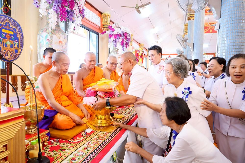 ภาพ No.263236:วันที่ 23 ตุลาคม พ.ศ. 2568 พิธีทอดกฐินสามัคคีทั่วไทย 30,000 วัด โดยคณะศิษยานุศิษย์ บูชาธรรม 81 ปี หลวงพ่อธัมมชโย ณ วัดพรหมวงศาราม เขตดินแดง กรุงเทพมหานคร